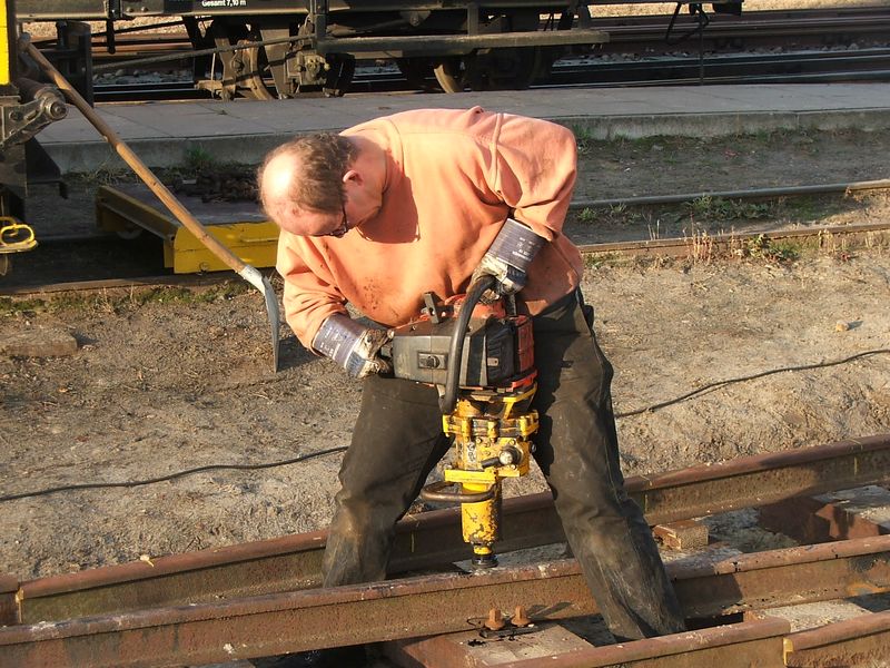 2009-10-01, Museumbahn Weichenbau23.JPG